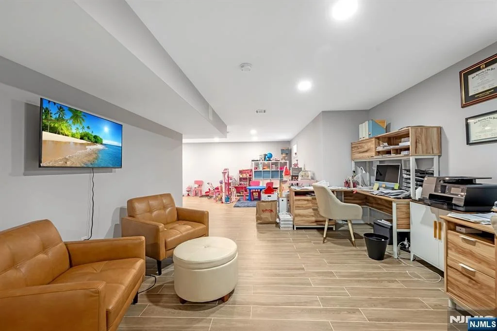 Photo of 230 Park