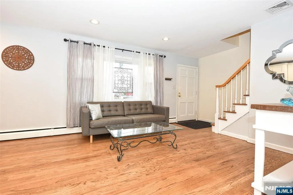 Photo of 82 Grove