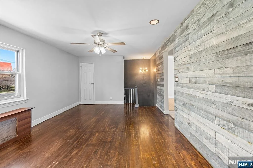 Photo of 418 Esplanade