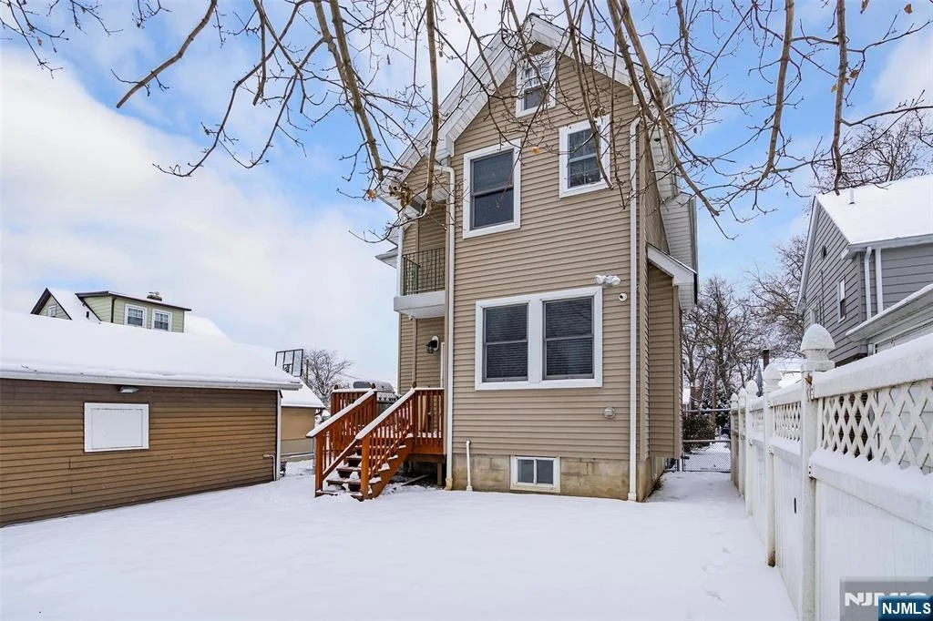 Photo of 75 Pine