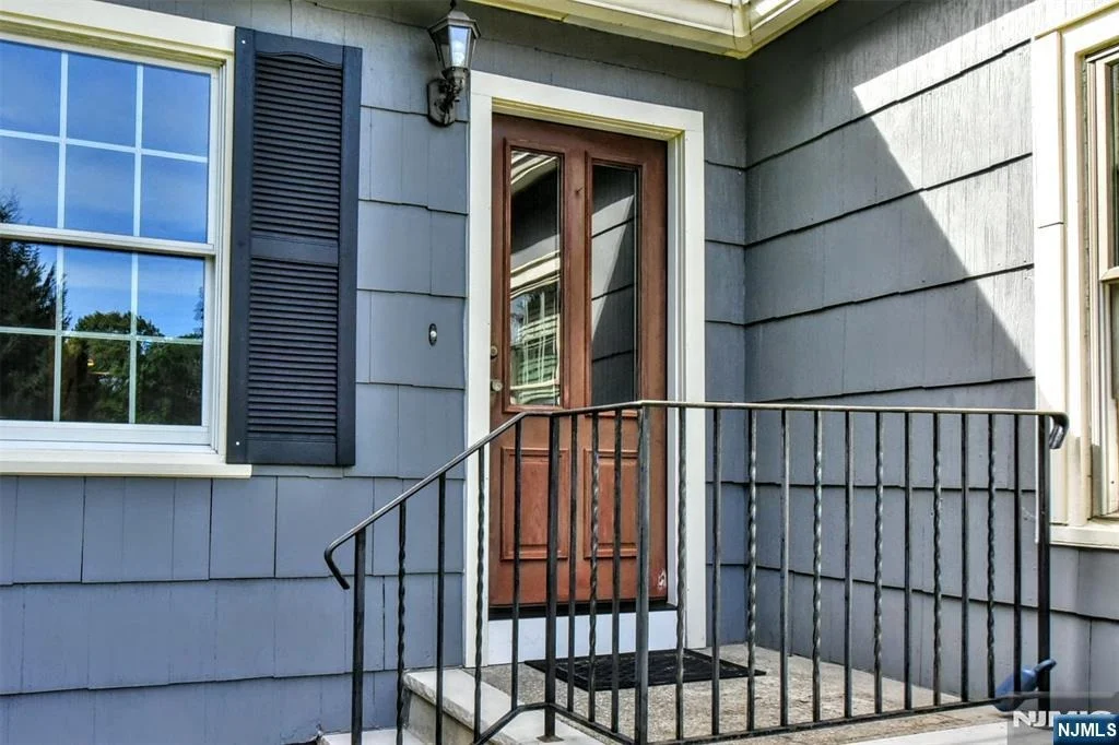 Photo of 497 W Saddle River