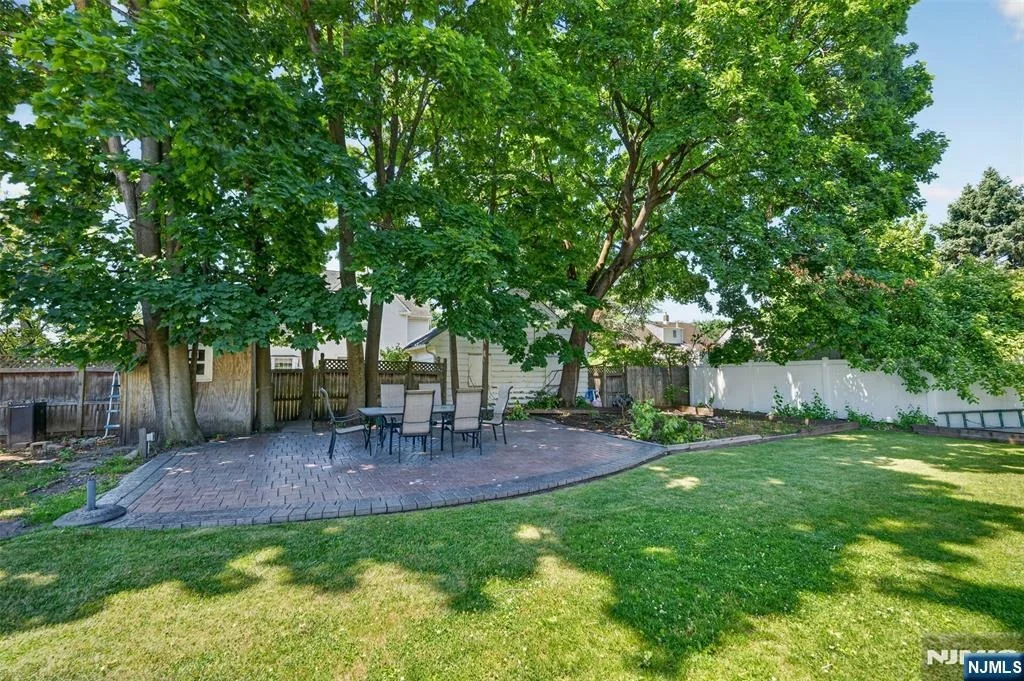 Photo of 413 Maple Hill