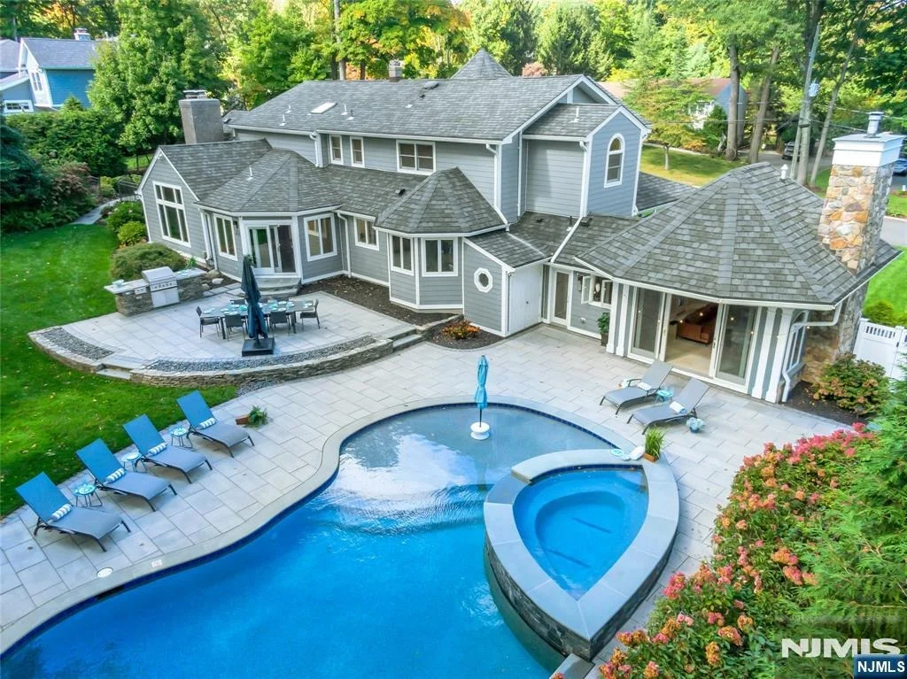 Photo of 545 Miller