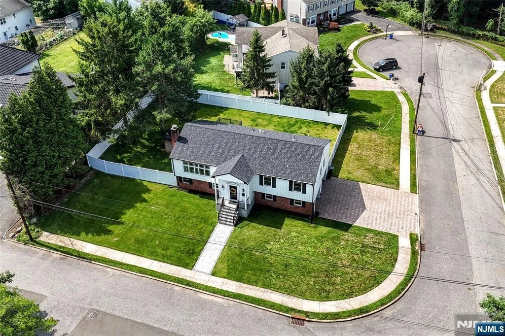 Photo of 75 Demarest