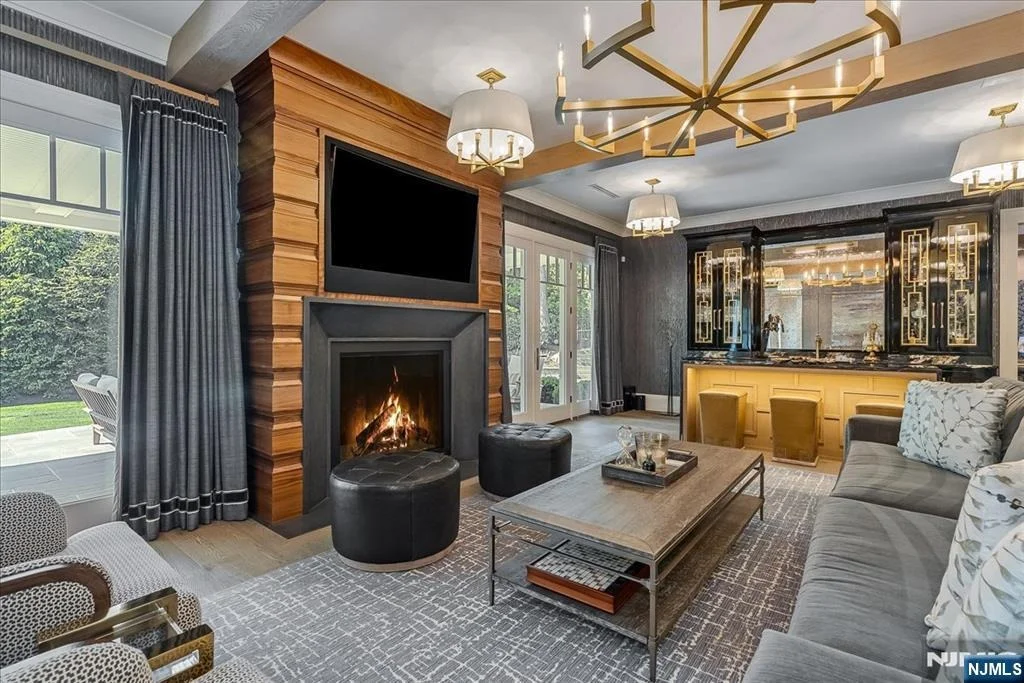 Photo of 555 Miller