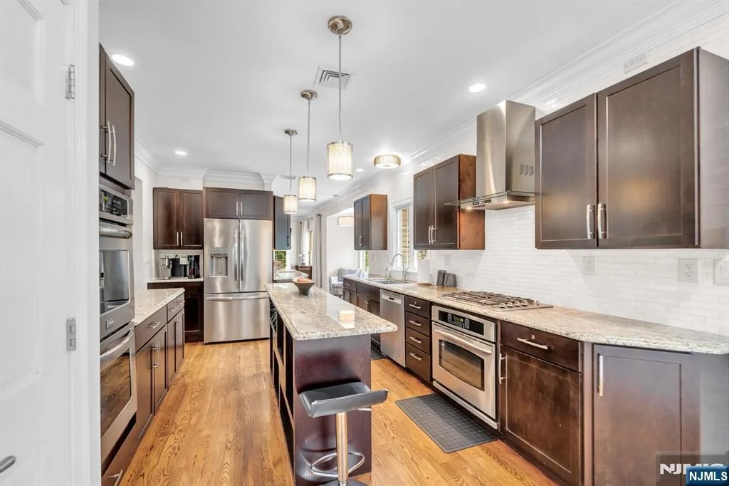 Photo of 1025 Maple