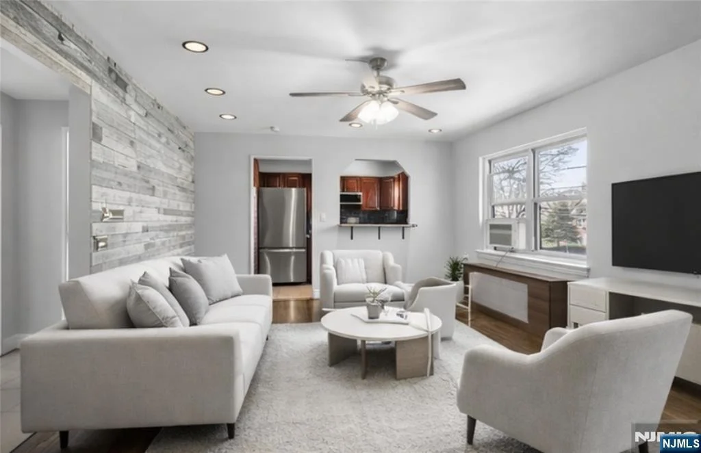 Photo of 418 Esplanade