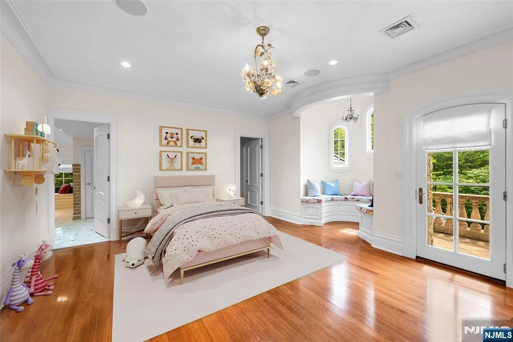 Photo of 7 Buckingham