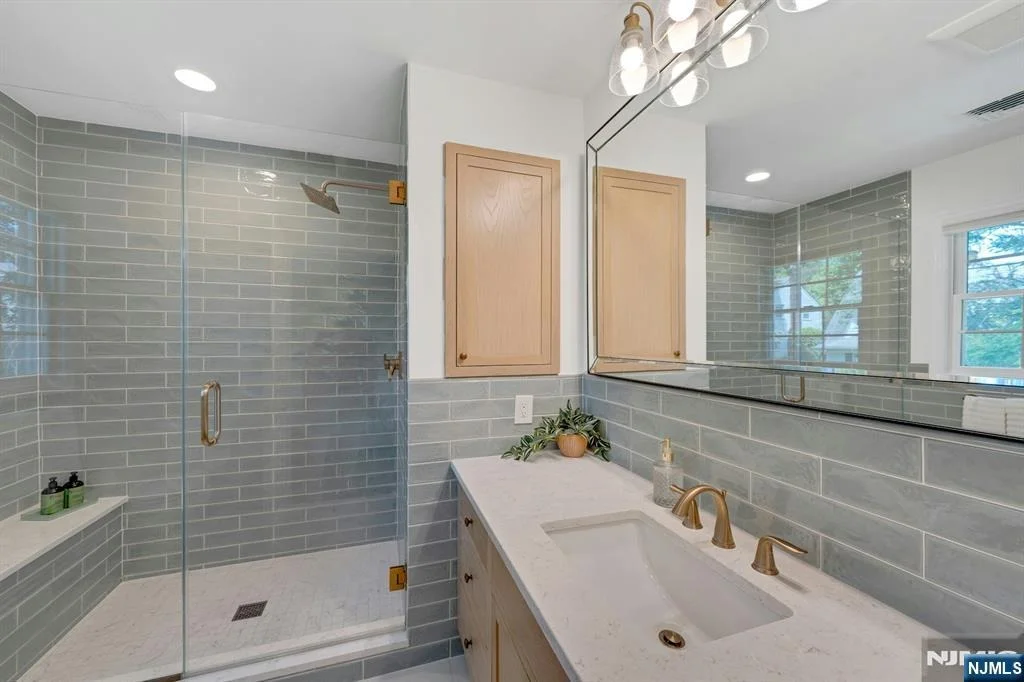 Photo of 140 Boulevard