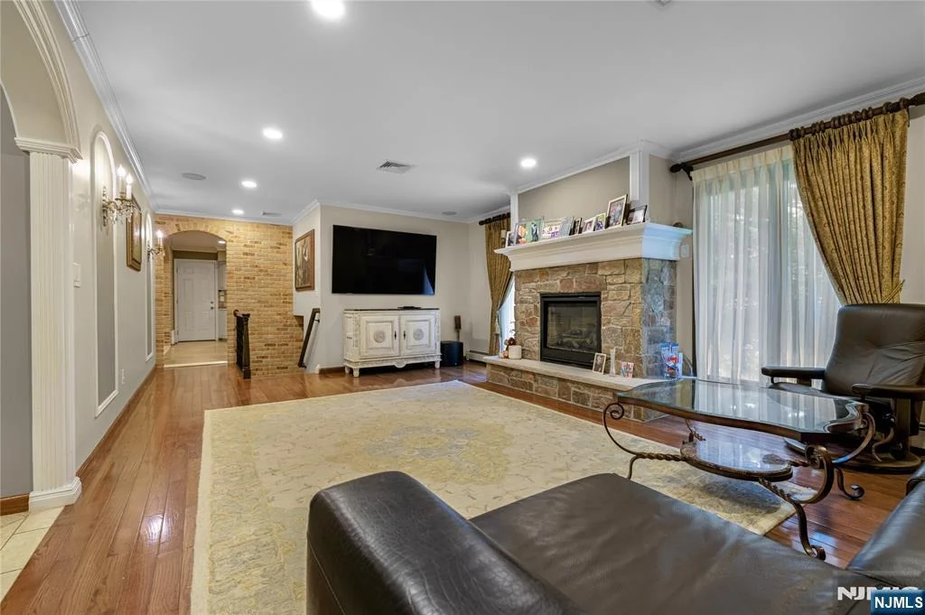 Photo of 806 Stella