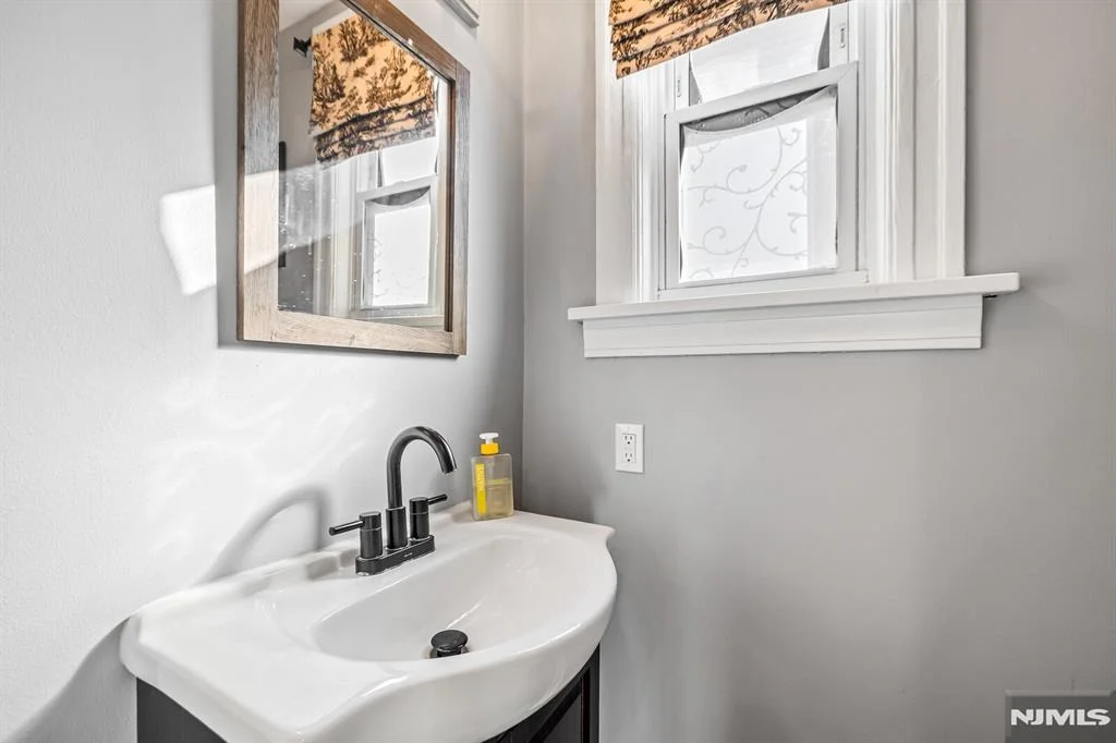 Photo of 208 Mortimer