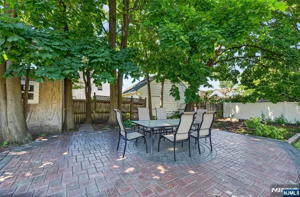 Photo of 413 Maple Hill