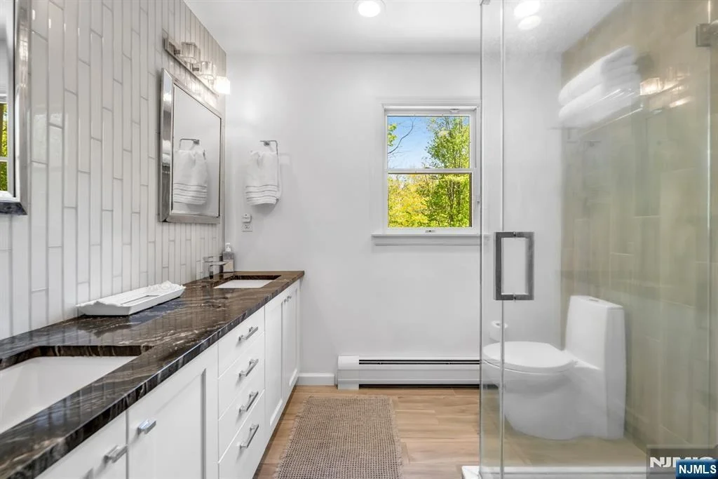 Photo of 558 W Saddle River