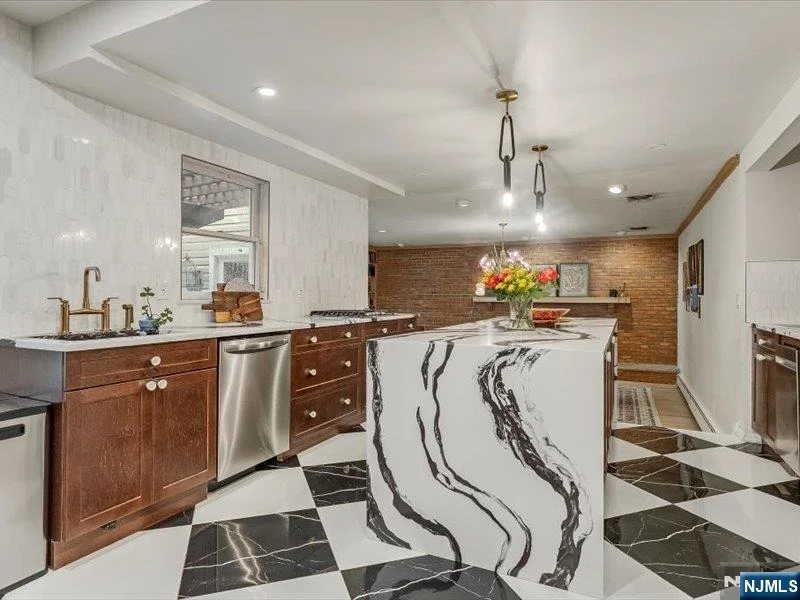 Photo of 372 McKinley