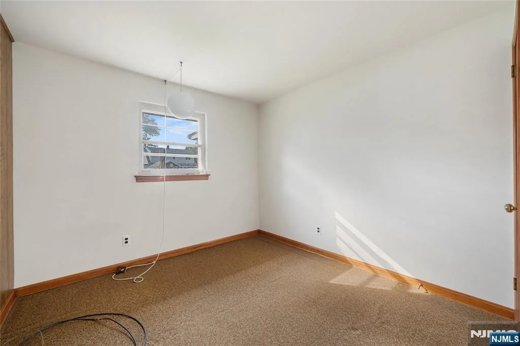 Photo of 498 Riverside