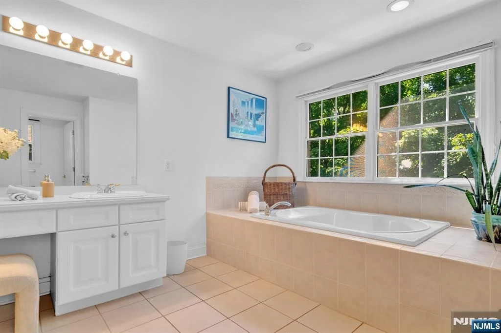 Photo of 206 Van Buren