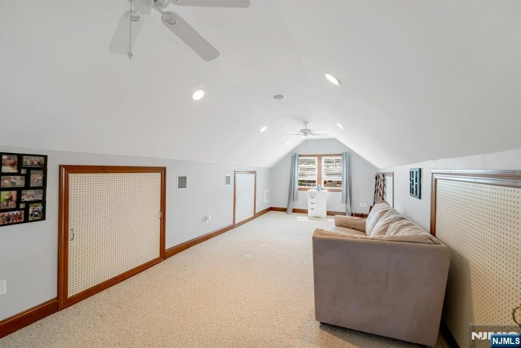 Photo of 395 Wood Ridge