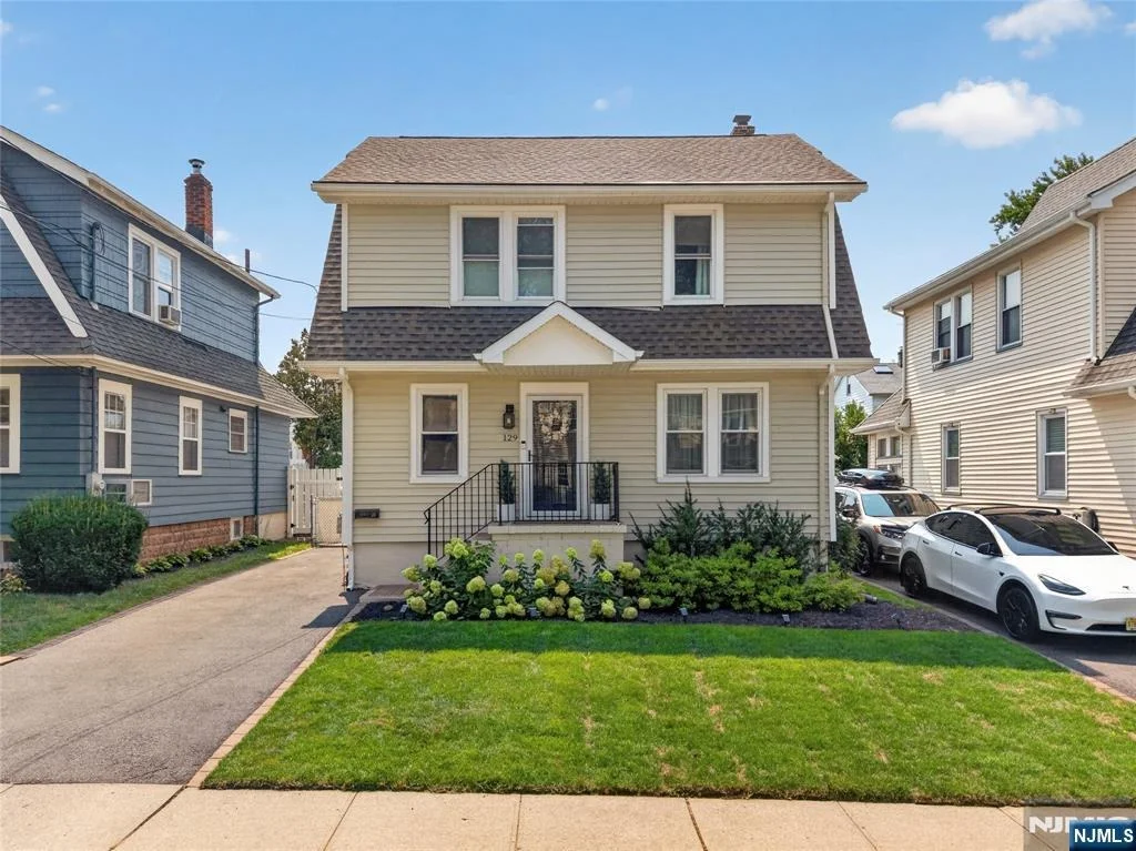Photo of 129 Demarest