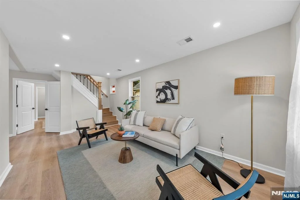 Photo of 484 Sylvan