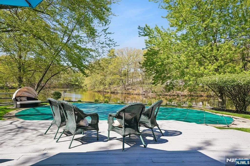 Photo of 372 Lakeview
