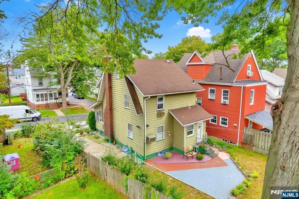 Photo of 9 Halcyon