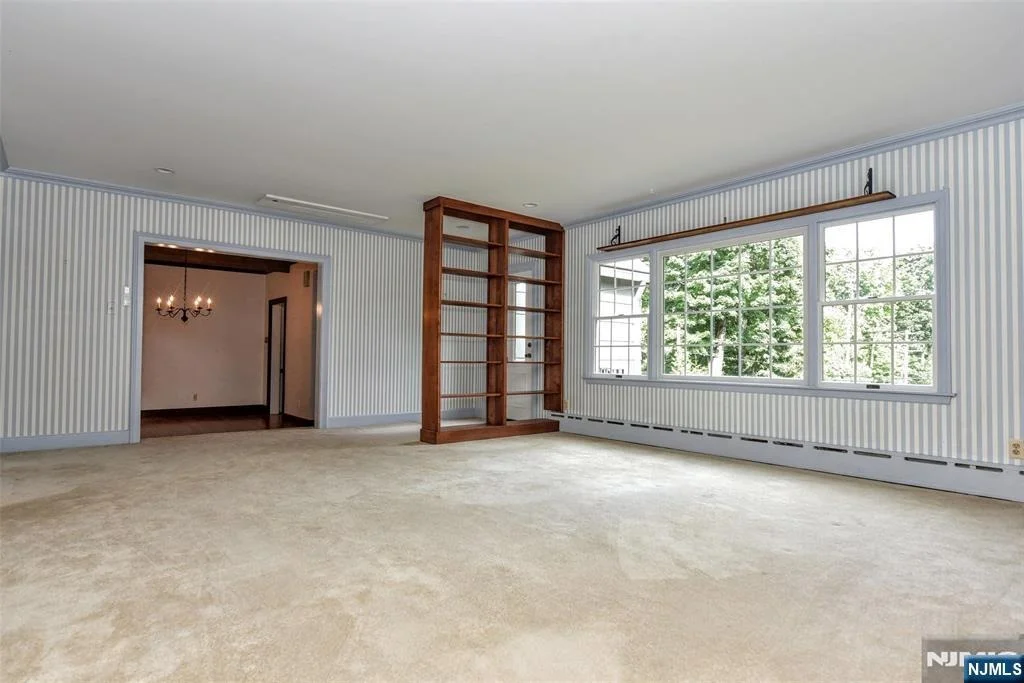 Photo of 497 W Saddle River