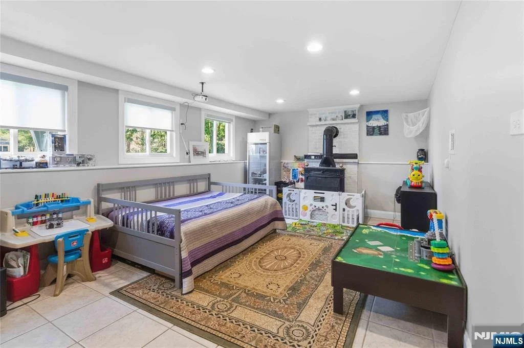 Photo of 345 Saddle River