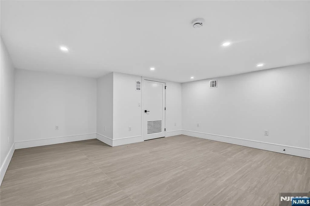 Photo of 395 Hickory