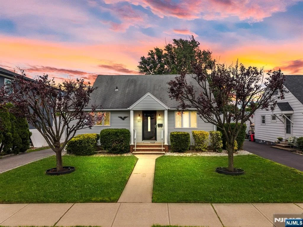 Photo of 101 Maple Hill