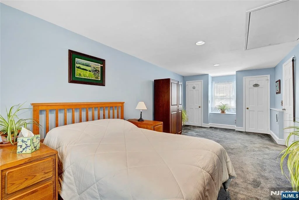 Photo of 351 Orient