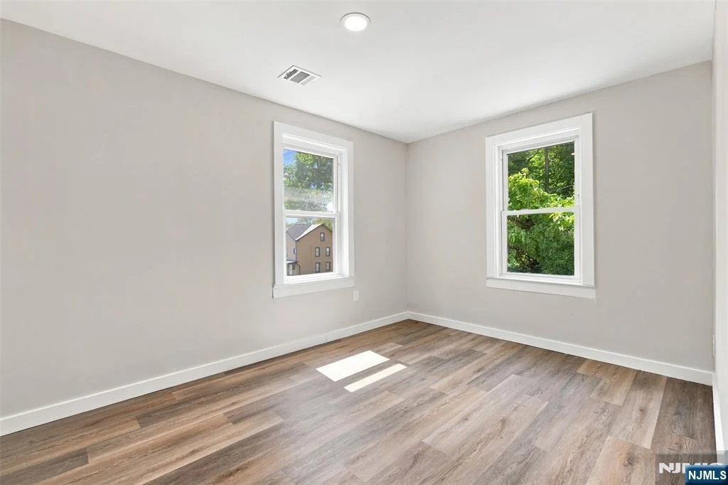 Photo of 33 Mohawk
