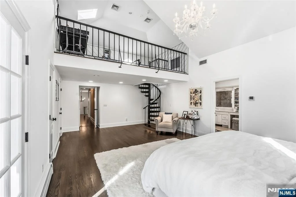 Photo of 27 Pine Hill