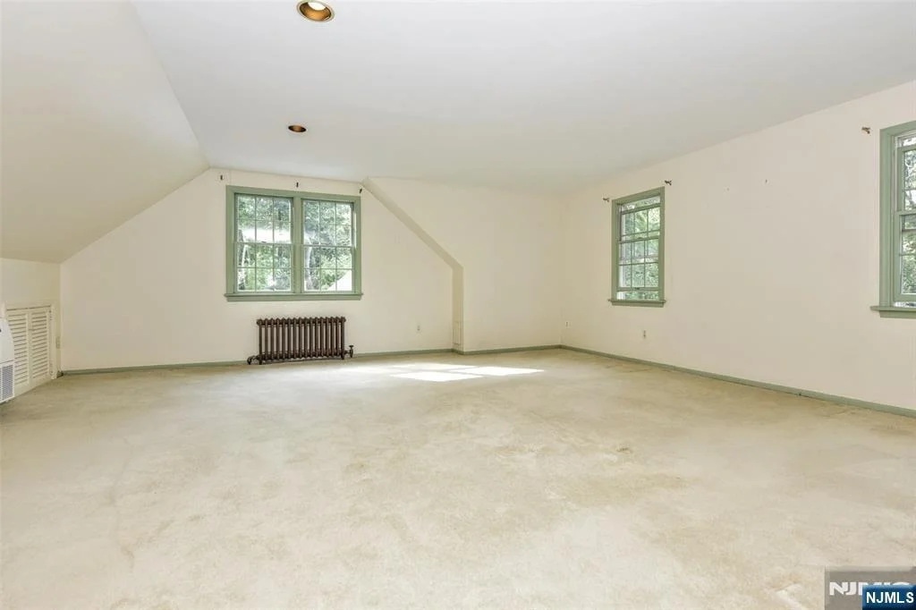 Photo of 497 W Saddle River