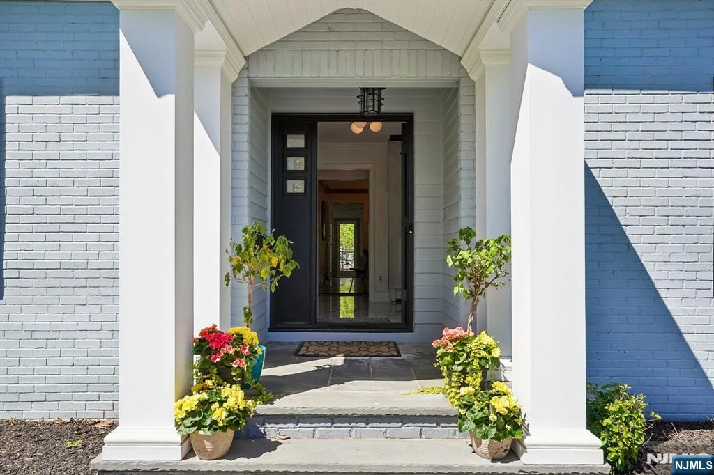 Photo of 372 Lakeview
