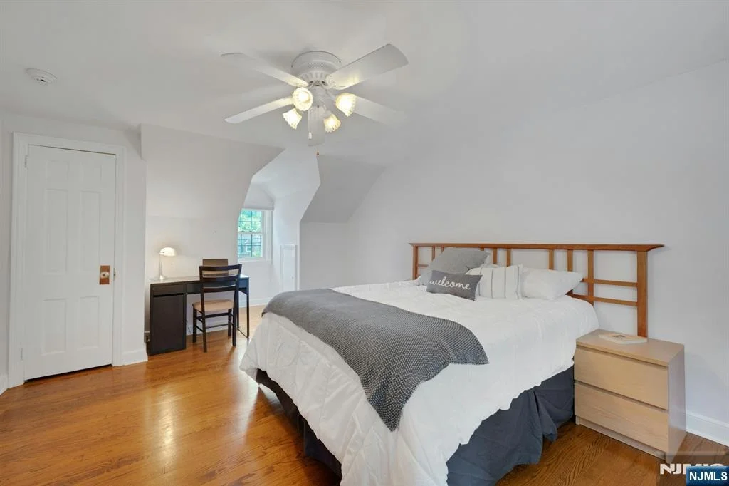 Photo of 140 Boulevard