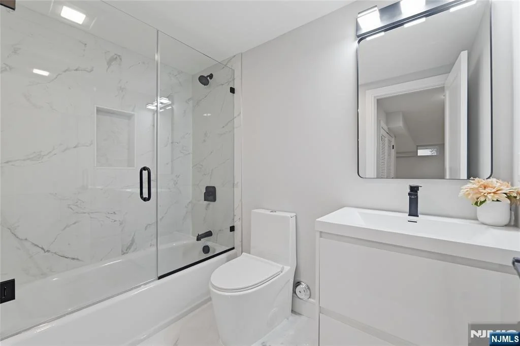 Photo of 765 7th