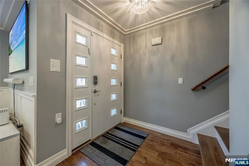 Photo of 82 Monroe