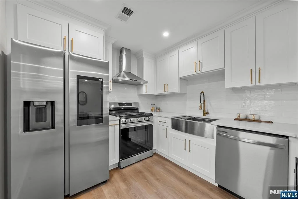 Photo of 484 Sylvan