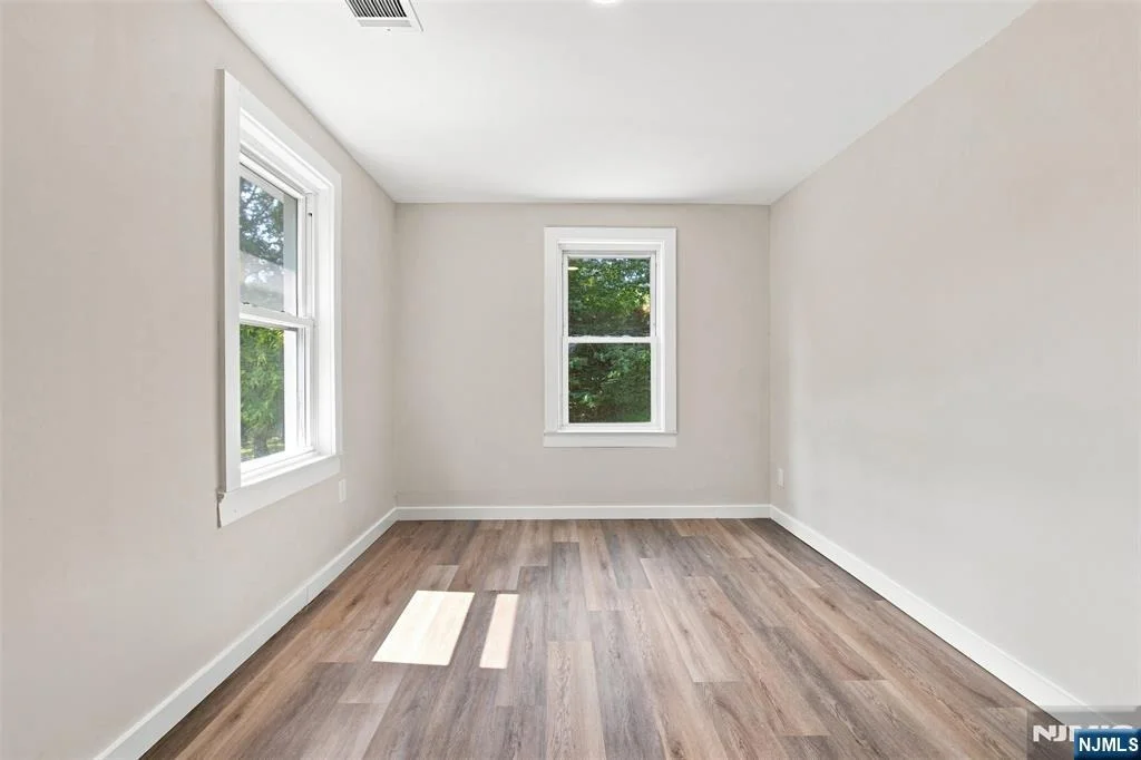 Photo of 33 Mohawk
