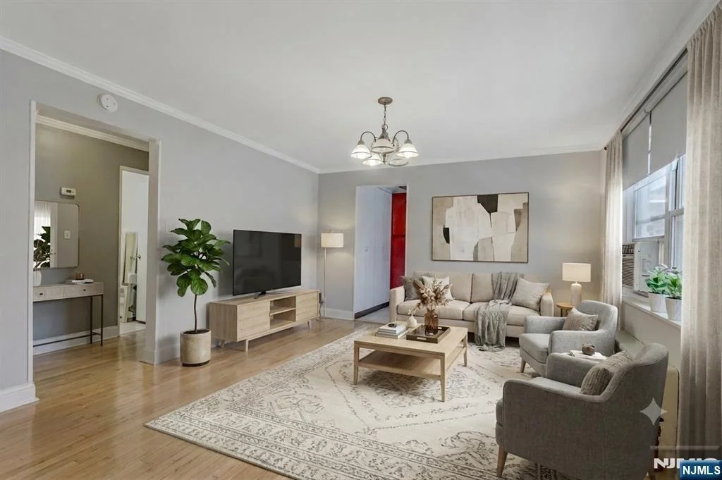Photo of 370 Esplanade