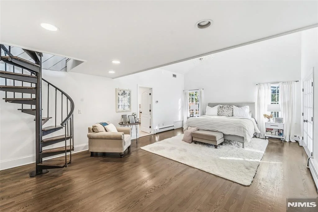 Photo of 27 Pine Hill