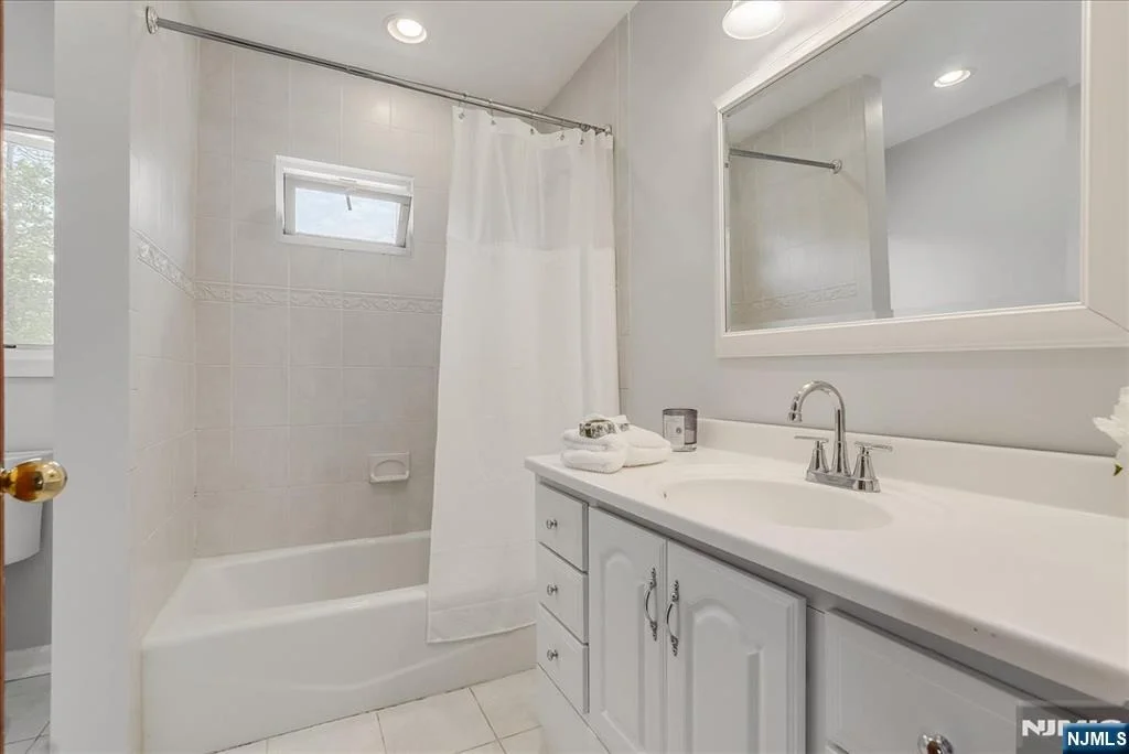 Photo of 670 Swathmore
