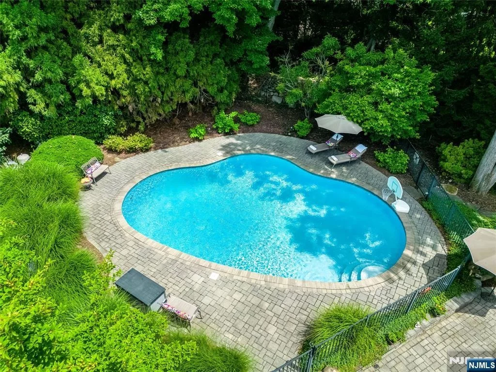 Photo of 9 Pinehill