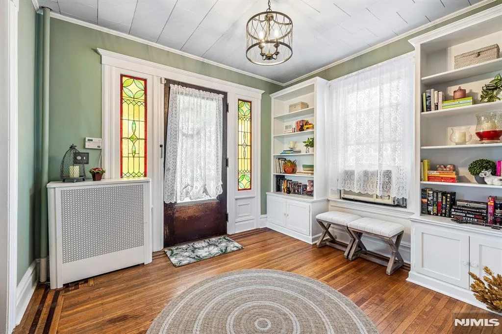 Photo of 208 Mortimer