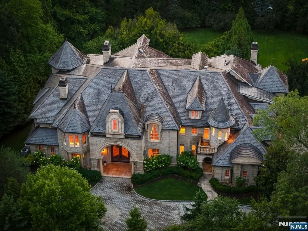 Photo of 7 Buckingham