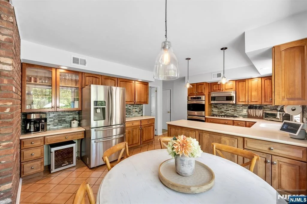 Photo of 558 W Saddle River