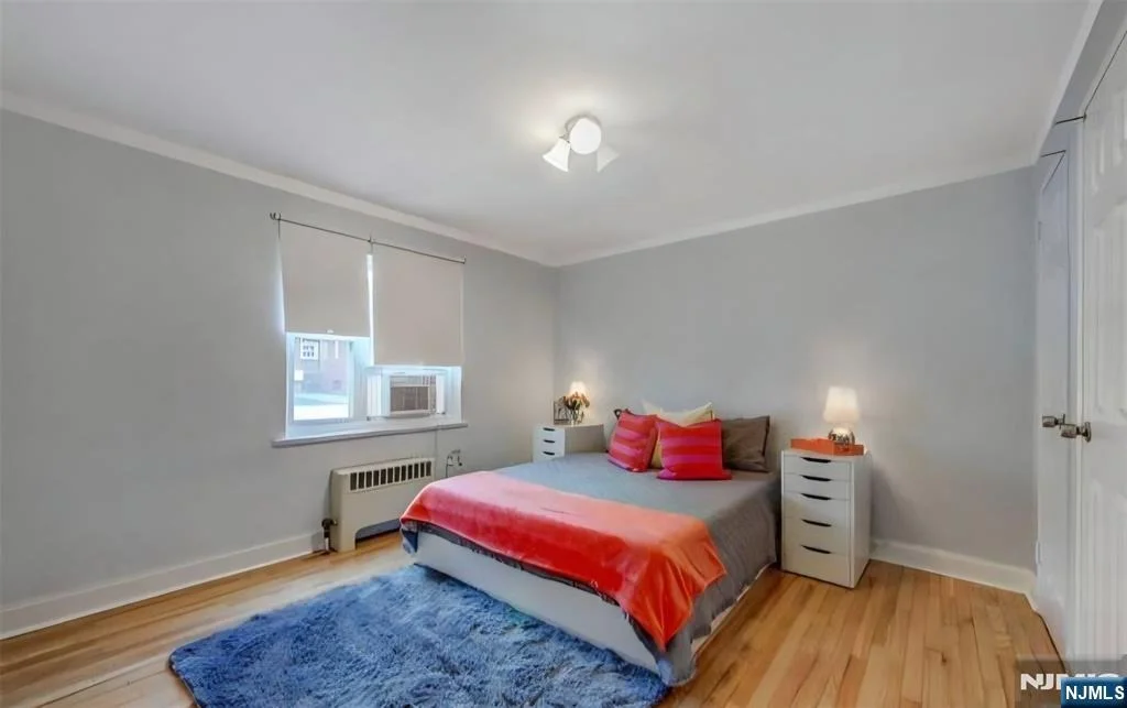 Photo of 370 Esplanade