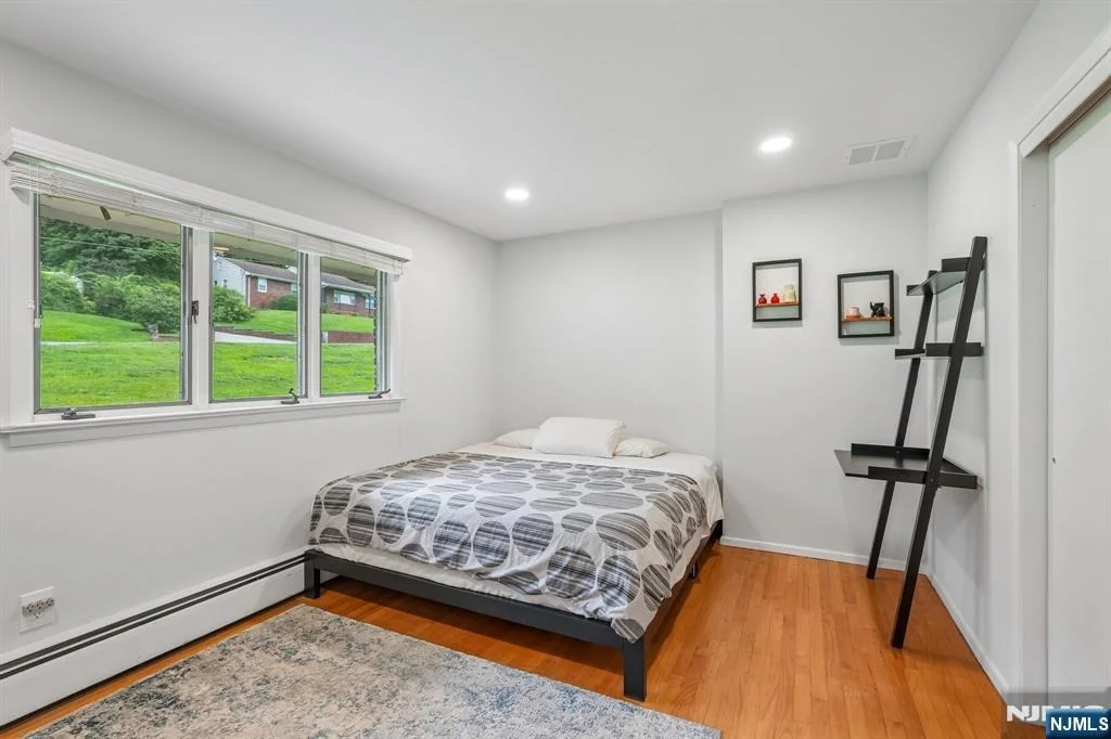 Photo of 31 Surrey