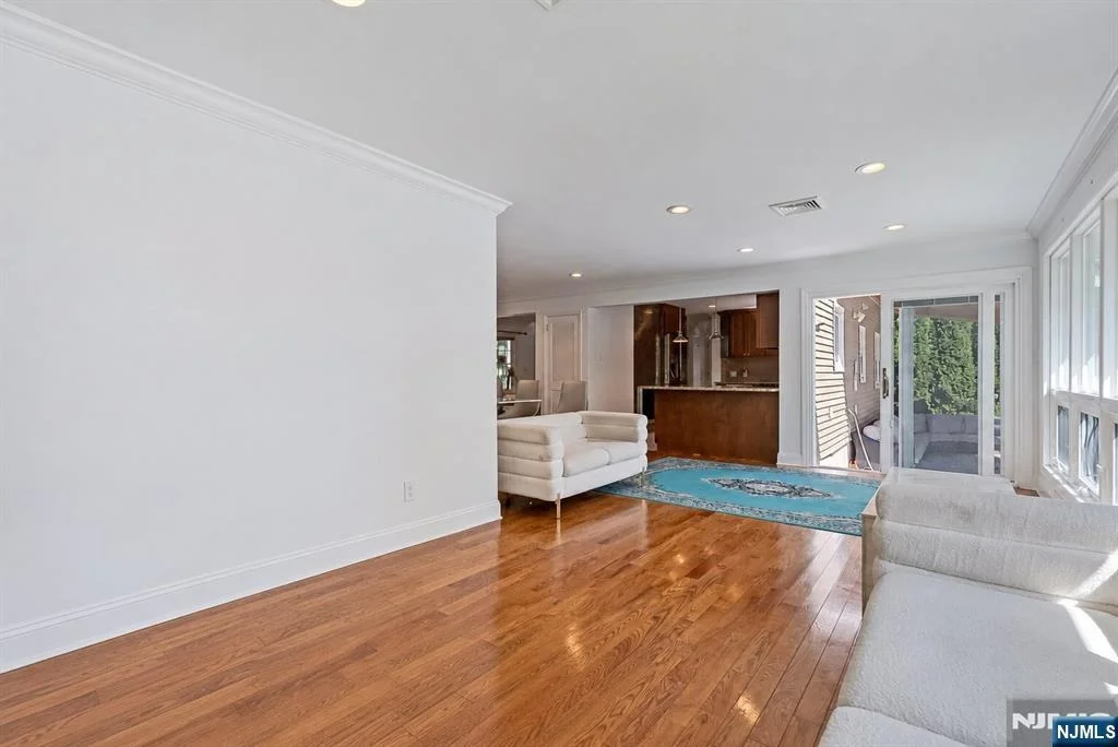 Photo of 64 Spring Valley