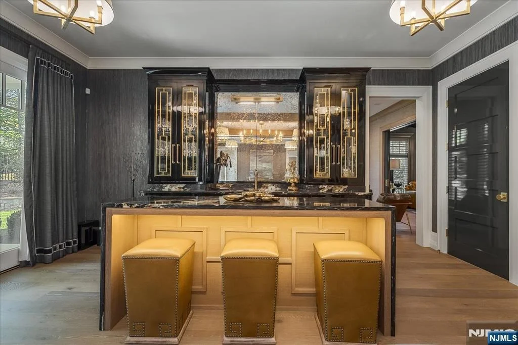 Photo of 555 Miller